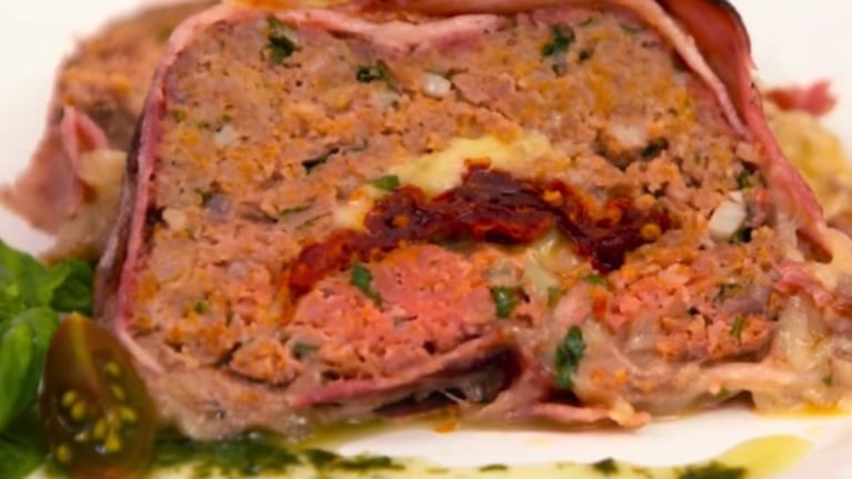 Pan de carne: la reversión de un clásico, con el toque fresco del toma, la albahaca y el queso. Foto: CucinareTV