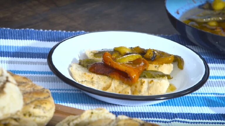 Pan de provenzal a la parrilla con morrones en aceite: una receta simple para disfrutar