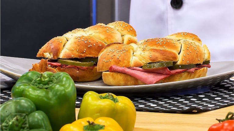 Pan jalá, el mejor compañero para un sándwich de pastrón. Foto: Cucinare TV