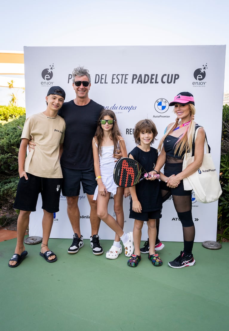 Panam con Luca, Sofía y Bautista, y su marido, Ricardo Pini.