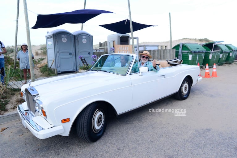 Pancho Dotto en su infaltable auto