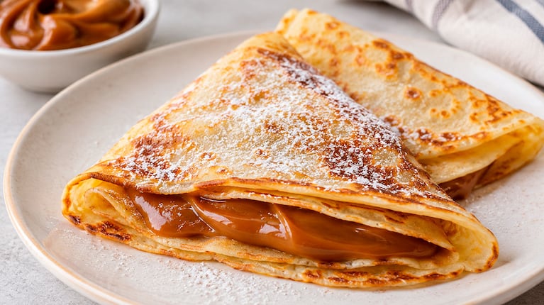 Panqueques con dulce de leche: receta fácil y rápida (Foto IA)
