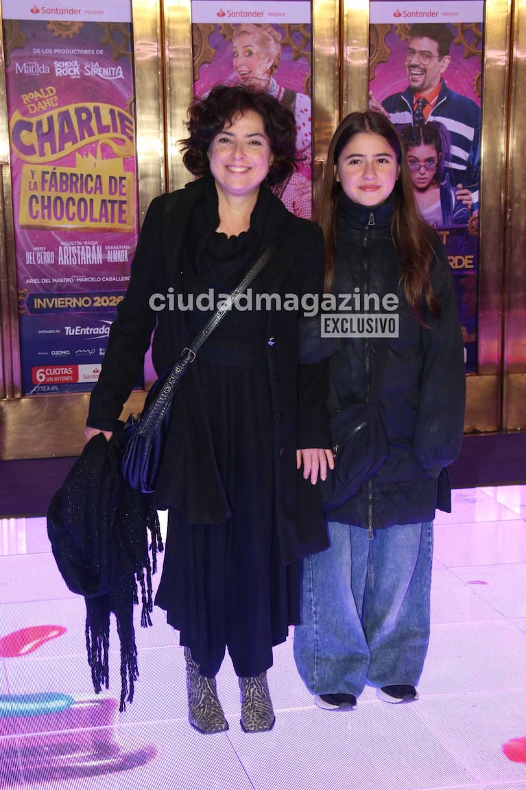 Paola Barrientos e hija (Foto: Movilpress)