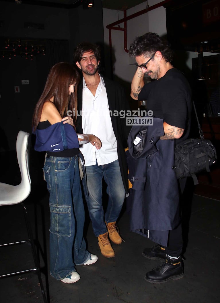 Paola Krum y su novio, Patricio Abadi, acompañaron a Luciano Castro en su estreno teatral (Foto: Movilpress).