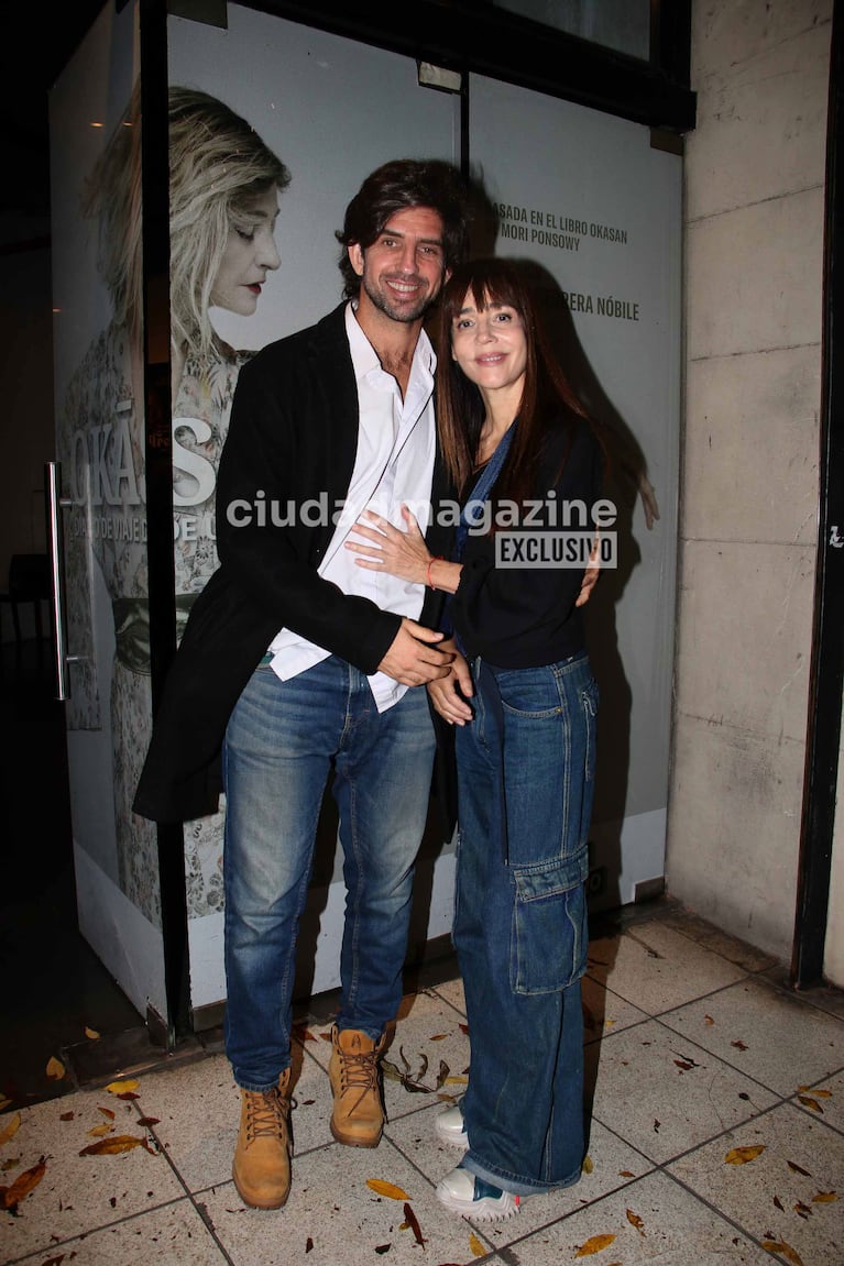 Paola Krum y su novio, Patricio Abadi, acompañaron a Luciano Castro en su estreno teatral (Foto: Movilpress).