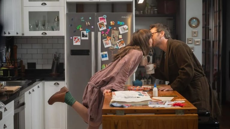 Papá x dos sigue a Santiago, un hombre que intenta construir una nueva vida junto a Ana, la mujer de la que está enamorado.