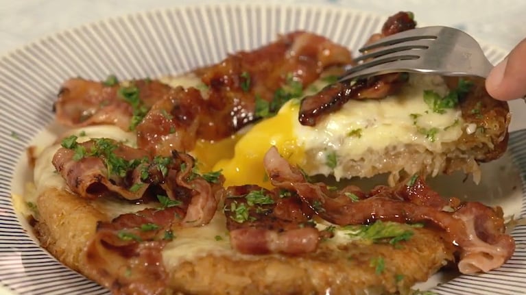 Papas a la pizza, con queso derretido y panceta. Foto. Cucinare TV