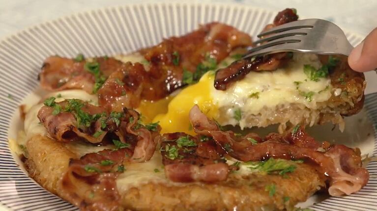 Papas a la pizza, con queso derretido y panceta. Foto. Cucinare TV