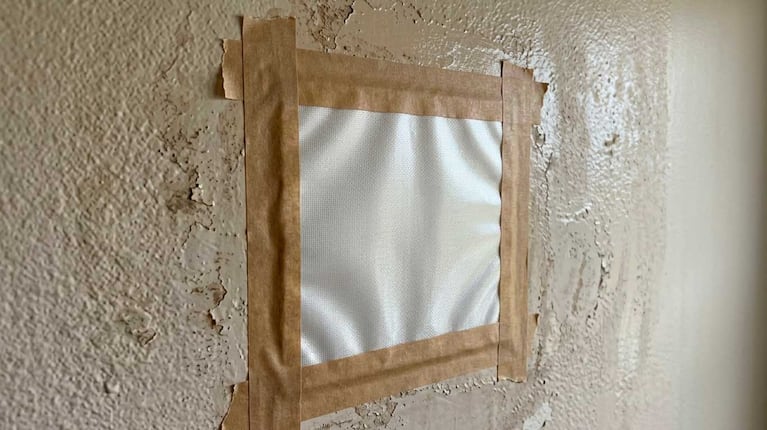 Para qué sirve pegar papel aluminio en la pared (Imagen generada con IA).