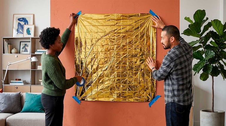 Para qué sirve pegar papel aluminio en la pared (Imagen generada con IA).