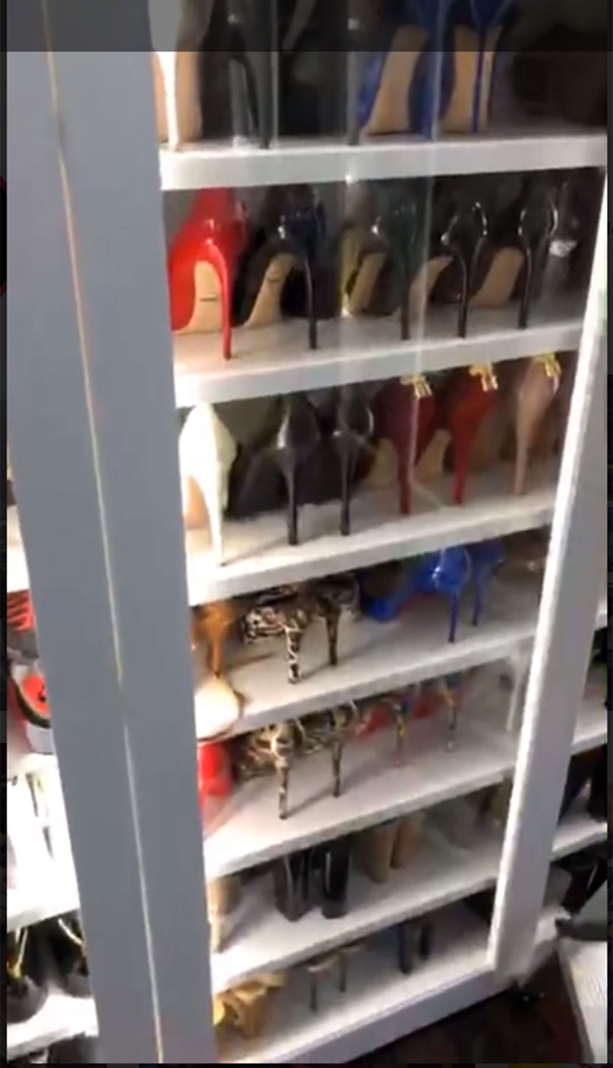 ¡Parece un local! Mirá cómo es por dentro el increíble guardarropa de Wanda Nara