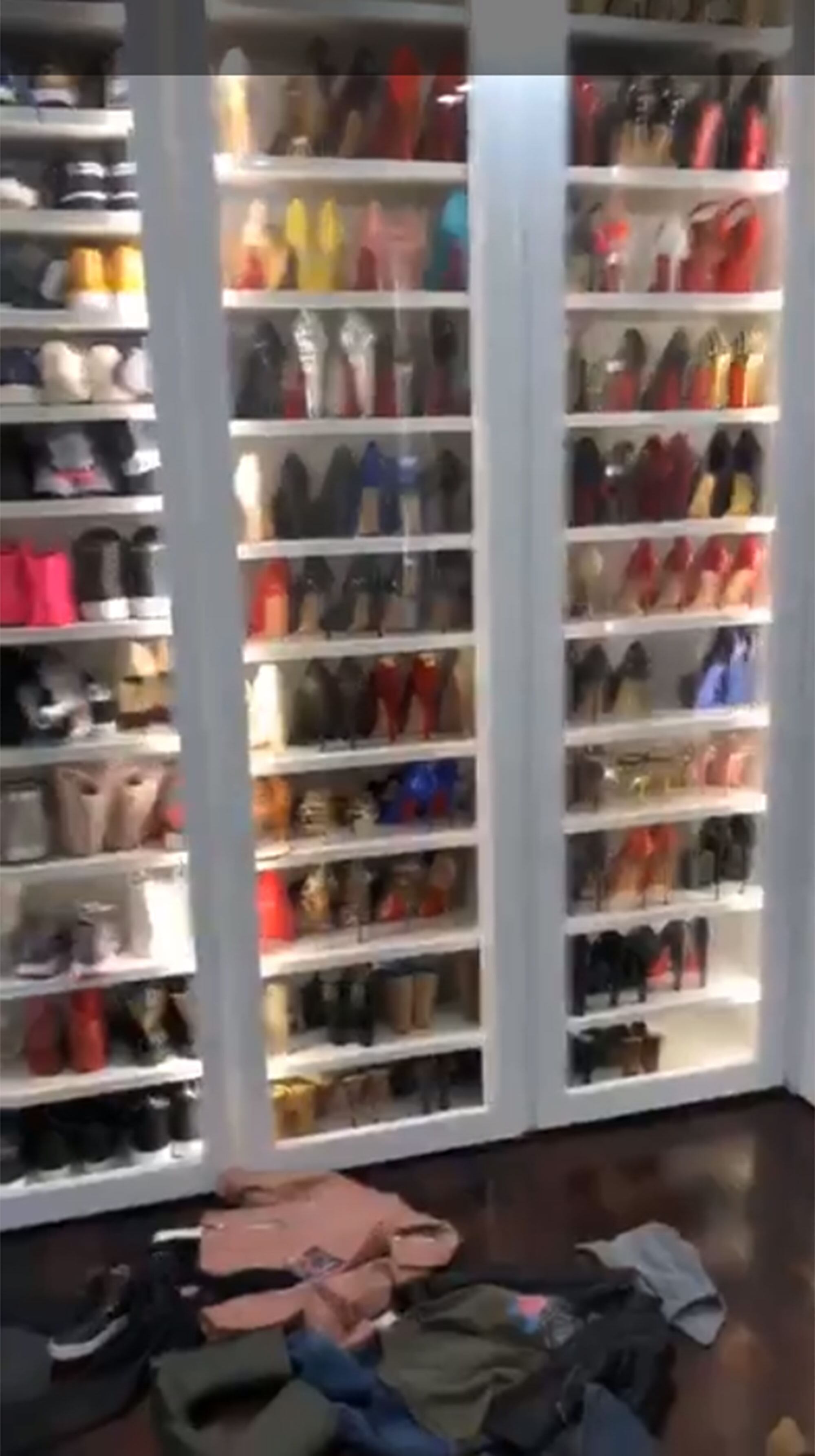 ¡Parece un local! Mirá cómo es por dentro el increíble guardarropa de Wanda Nara
