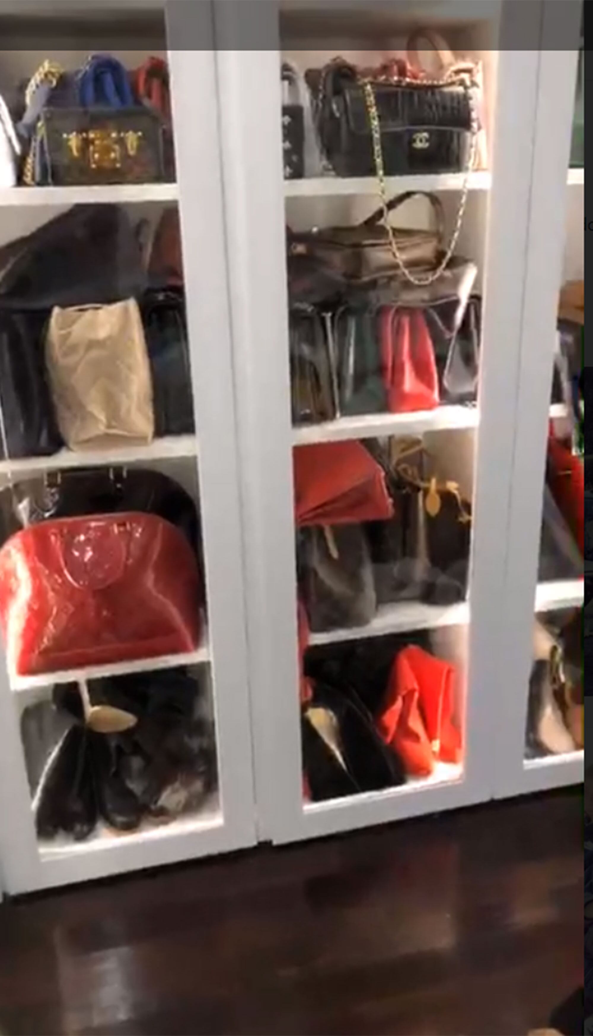 ¡Parece un local! Mirá cómo es por dentro el increíble guardarropa de Wanda Nara