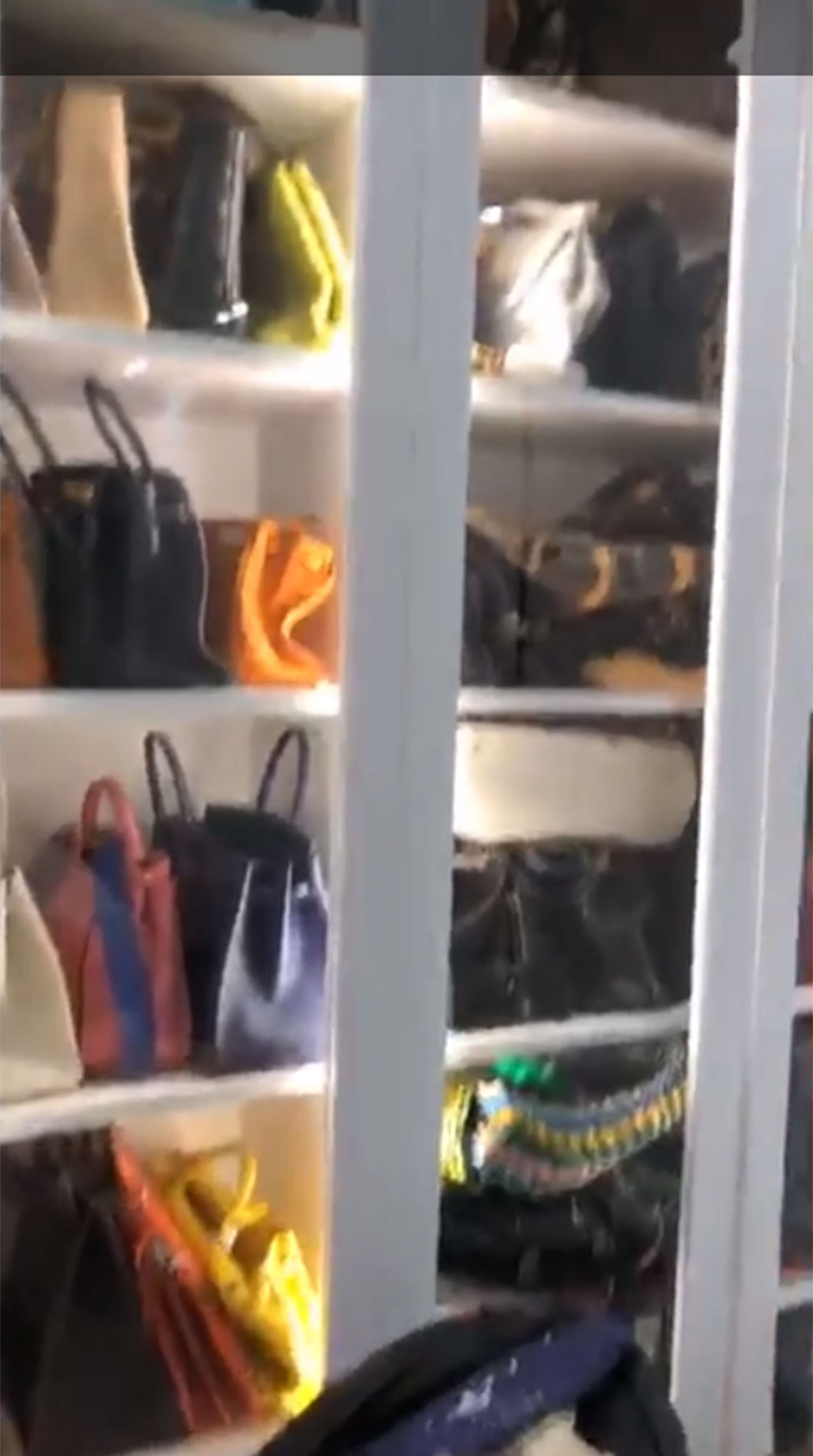 ¡Parece un local! Mirá cómo es por dentro el increíble guardarropa de Wanda Nara