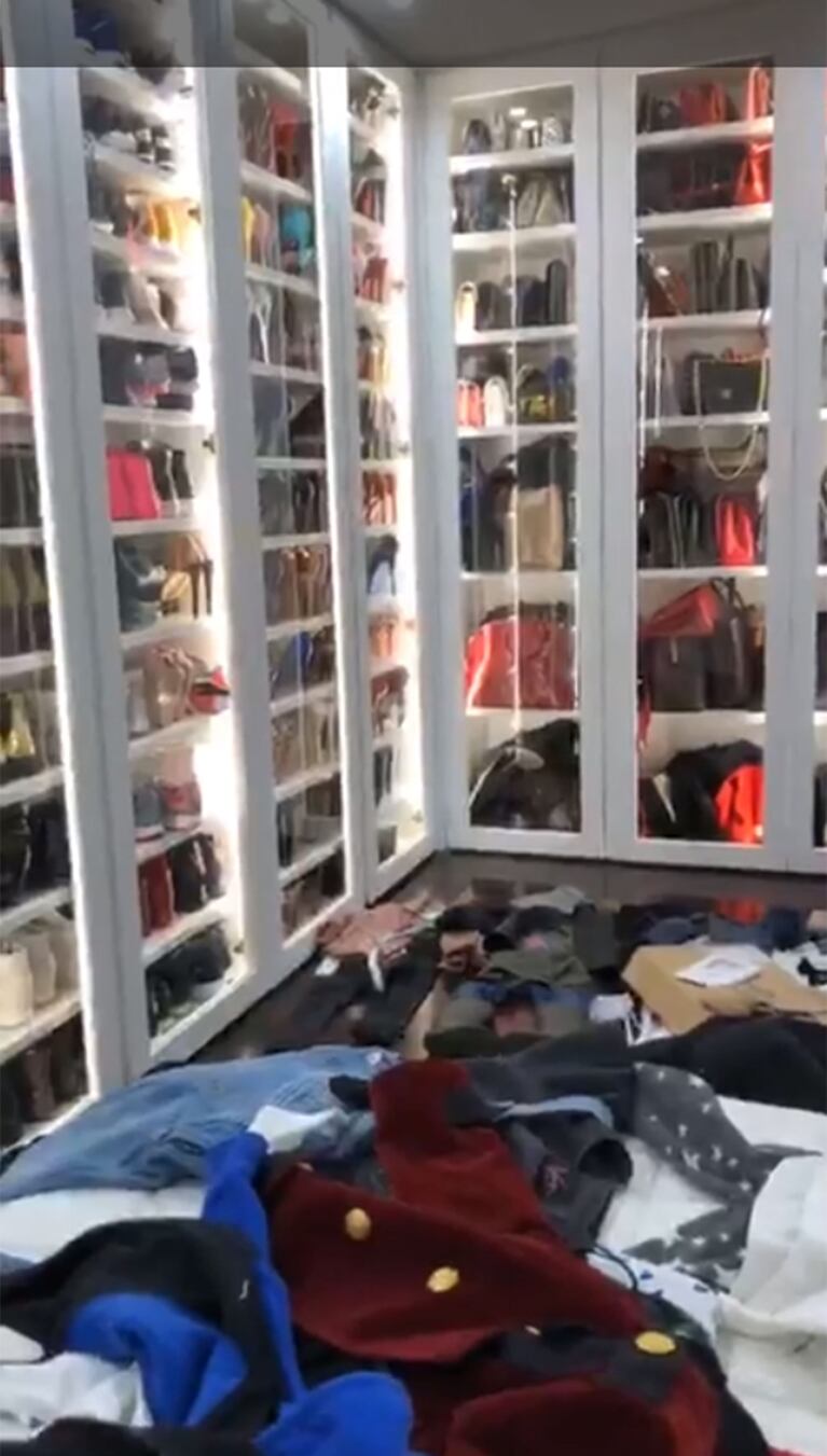 ¡Parece un local! Mirá cómo es por dentro el increíble guardarropa de Wanda Nara