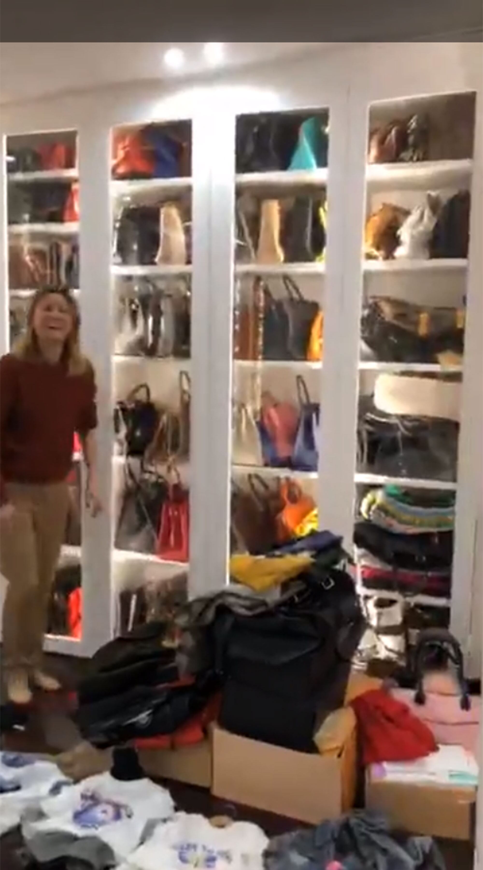 ¡Parece un local! Mirá cómo es por dentro el increíble guardarropa de Wanda Nara