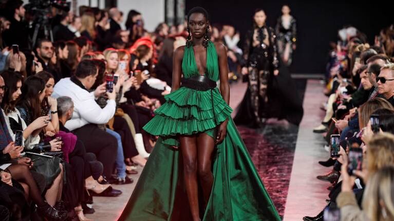 París trata de olvidarse de la pandemia: volverá a celebrar desfiles de moda presenciales en julio