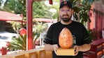 Pascua 2026: Damián Betular presentó su colección con huevos rellenos y una impactante rosca suisse | Créditos: Instagram @betular.patisserie