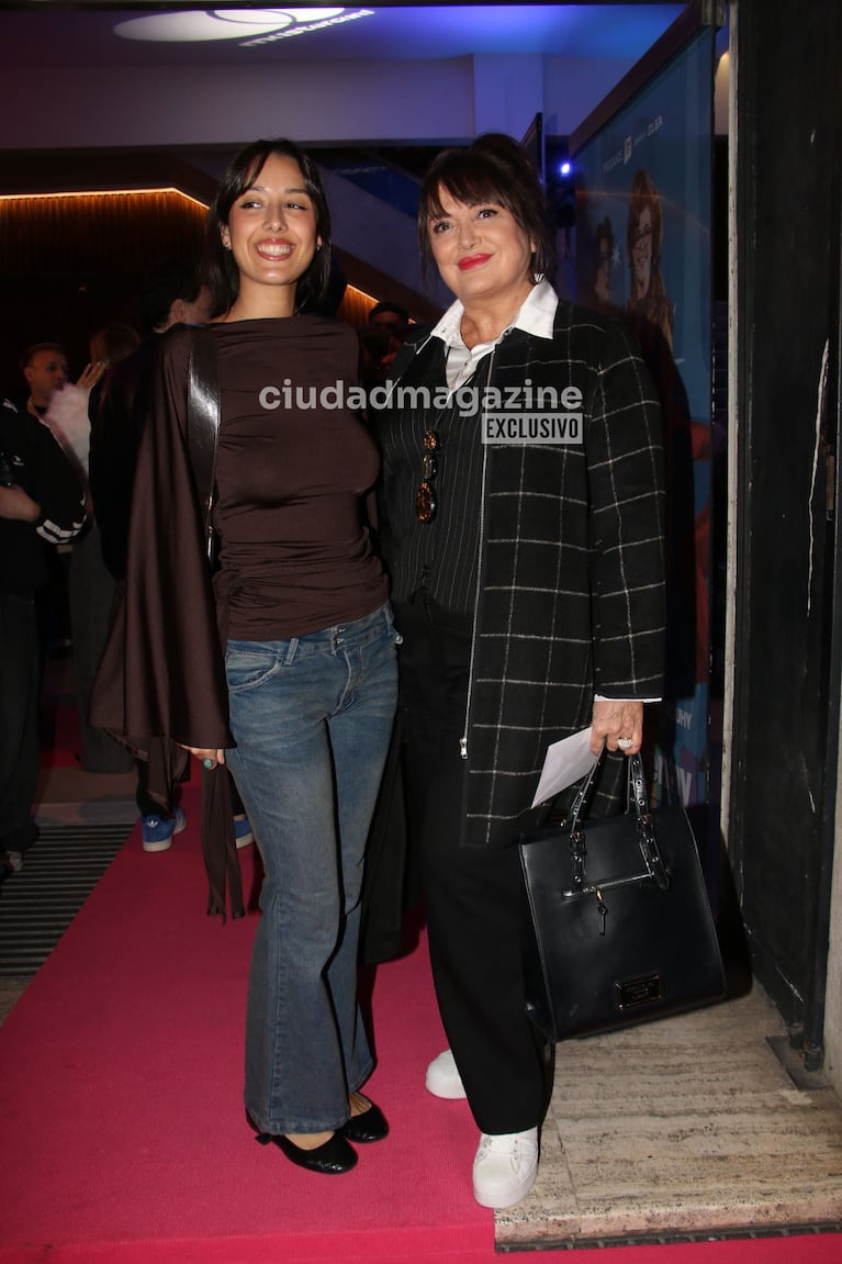 Patricia Etchegoyen y su hija Lucía fueron a ver el musical Hairspray (Foto: Movilpress)