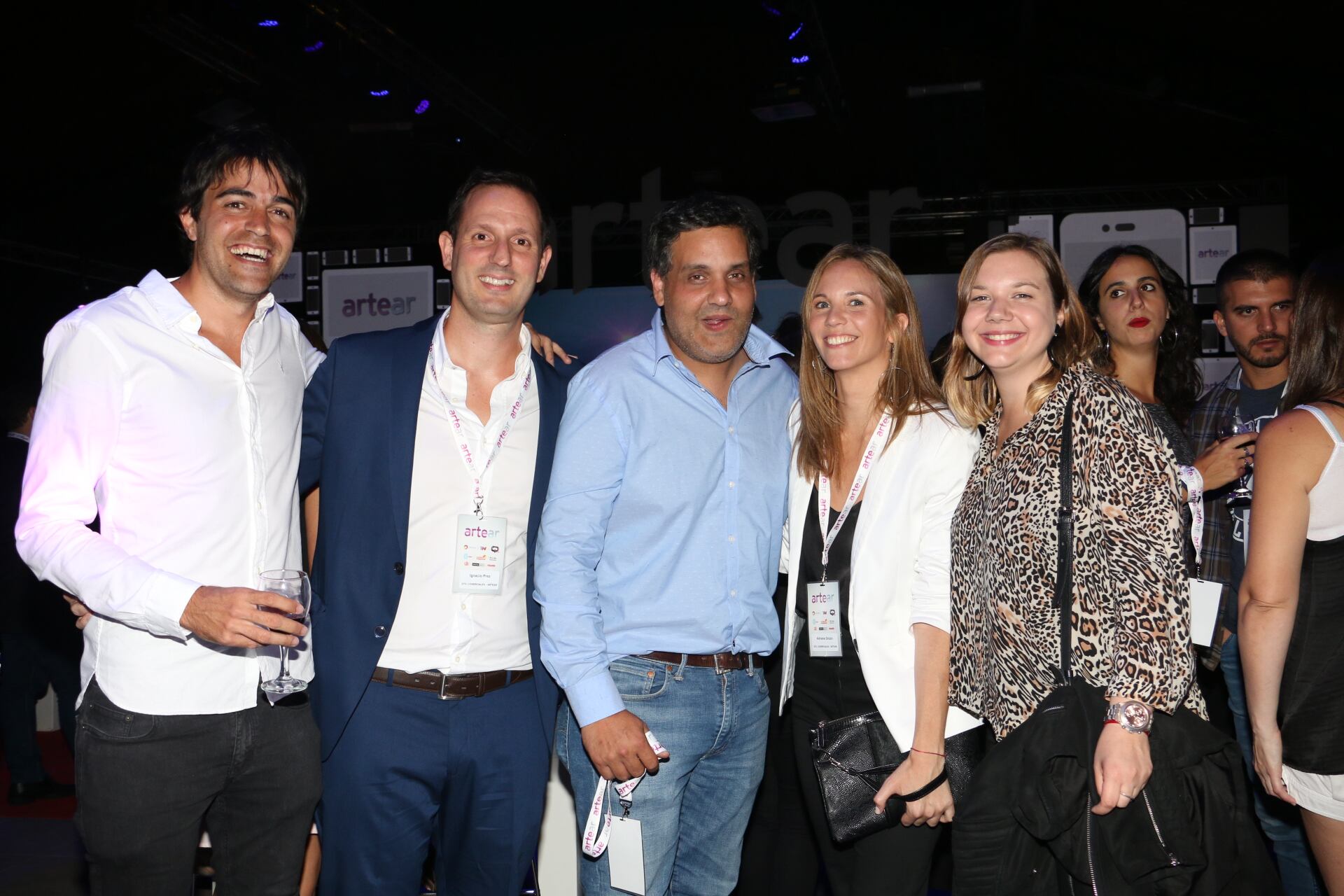 Patricio Navatta, Ignacio Prez, de Artear, Juan Ignacio García, Adriana Grizzo y Antonella Curti. (Foto: Movilpress)