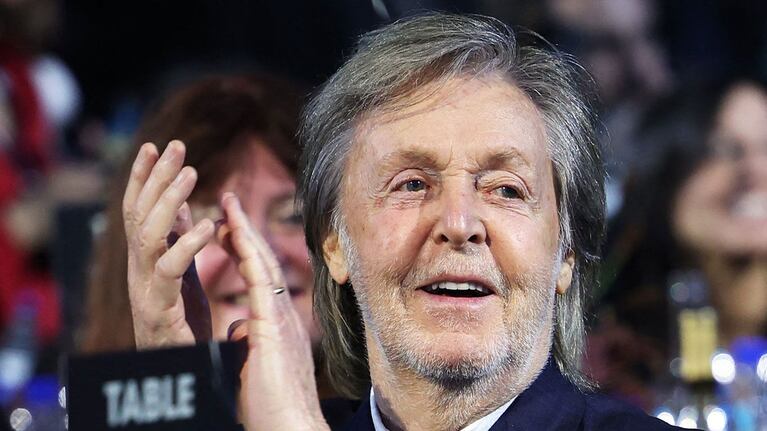 Paul Mcartney se emocionó al recibir la noticia del bajo recuperado (Foto: Monica Schipper / Getty Images vía AFP)