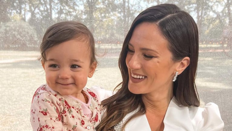 Paula Chaves compartió una divertida foto amamantando a Filipa antes de salir al aire.