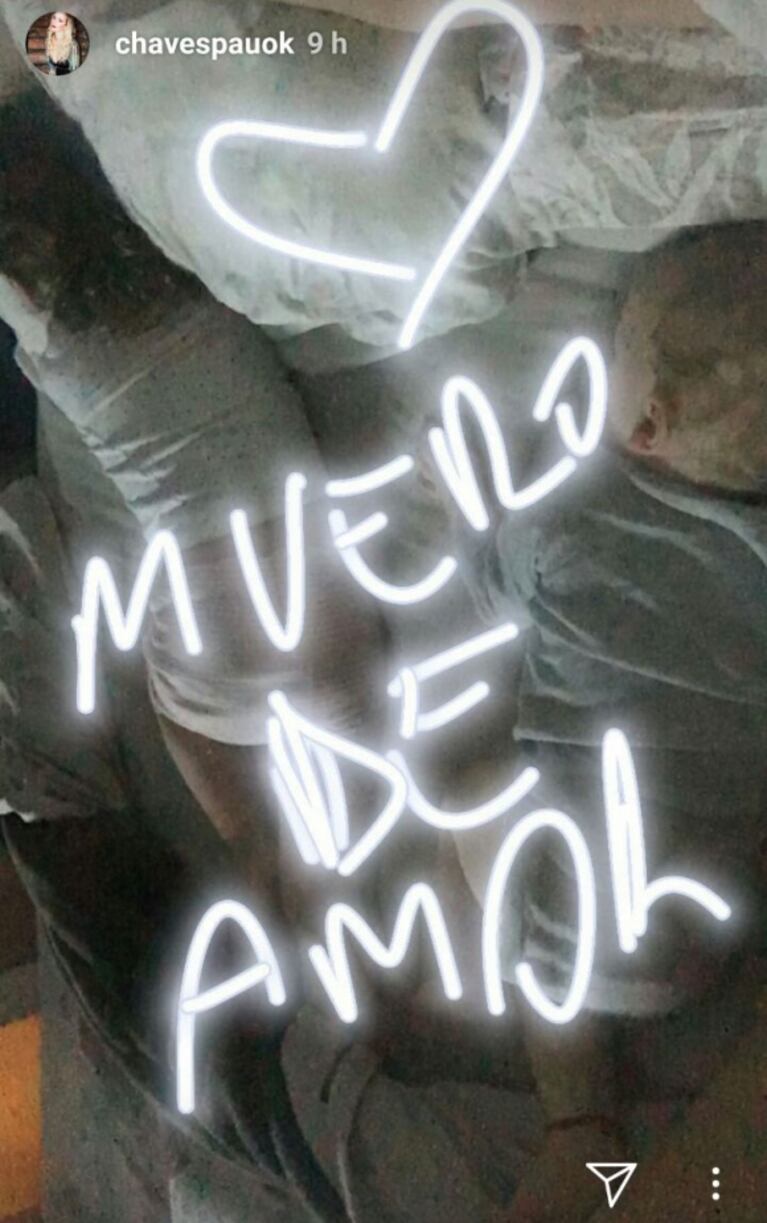 Paula Chaves continúa con el colecho: las fotos súper tiernas de Olivia y Baltazar en la cama de su mamá