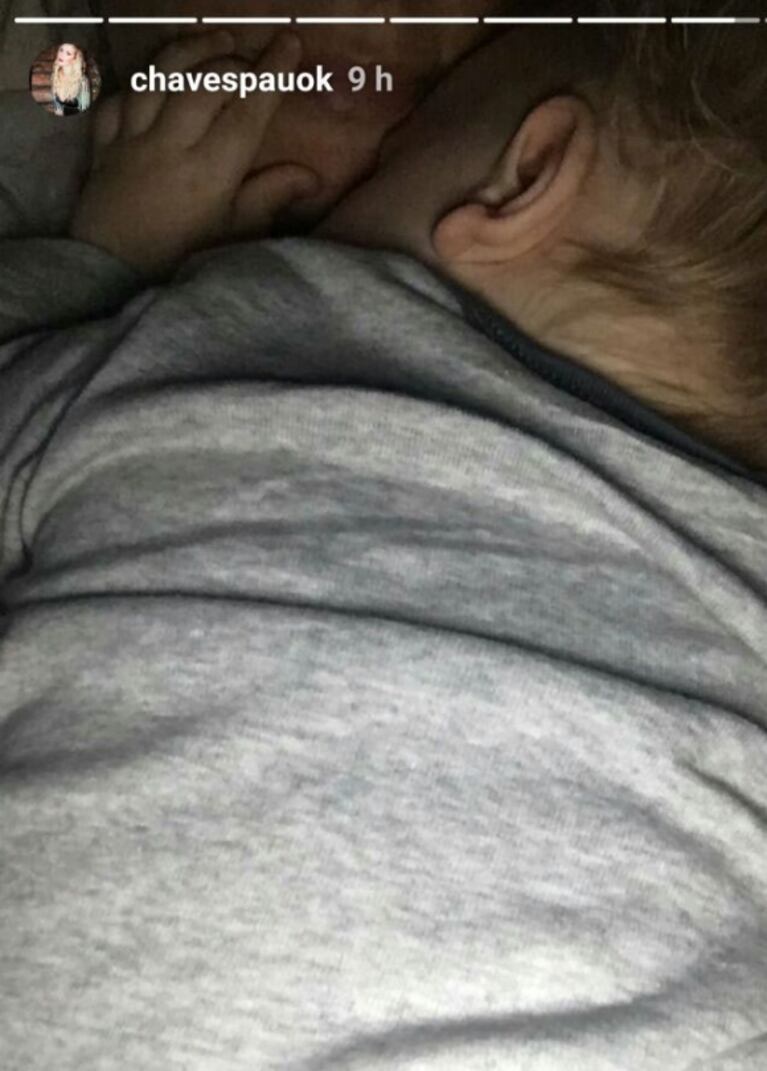Paula Chaves continúa con el colecho: las fotos súper tiernas de Olivia y Baltazar en la cama de su mamá