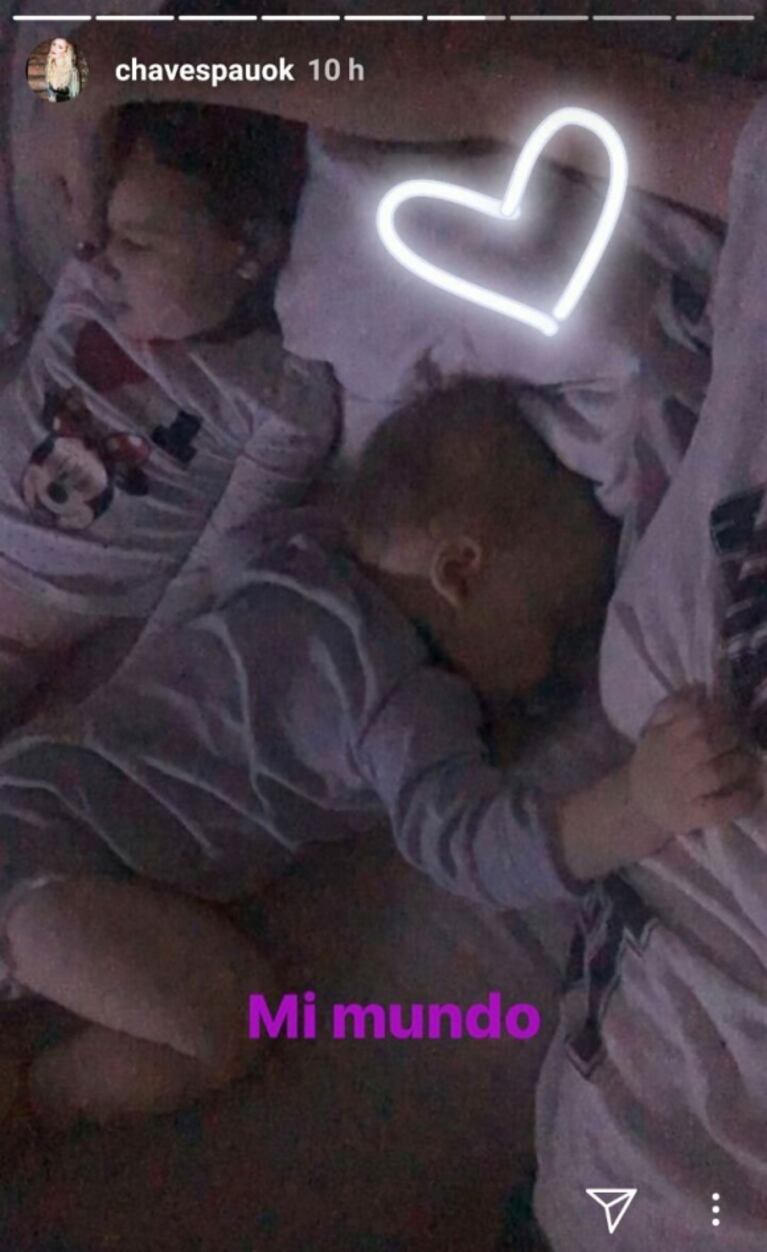 Paula Chaves continúa con el colecho: las fotos súper tiernas de Olivia y Baltazar en la cama de su mamá