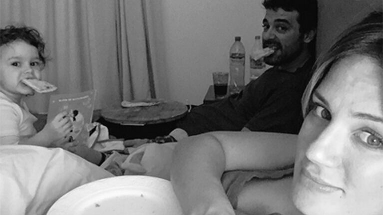 Paula Chaves mostró en Twitter foto de su antojo de pizza en la cama.