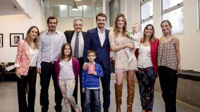 Paula Chaves y Olivia: madre e hija, súper lindas, con el mismo vestido (Foto: Facebook).
