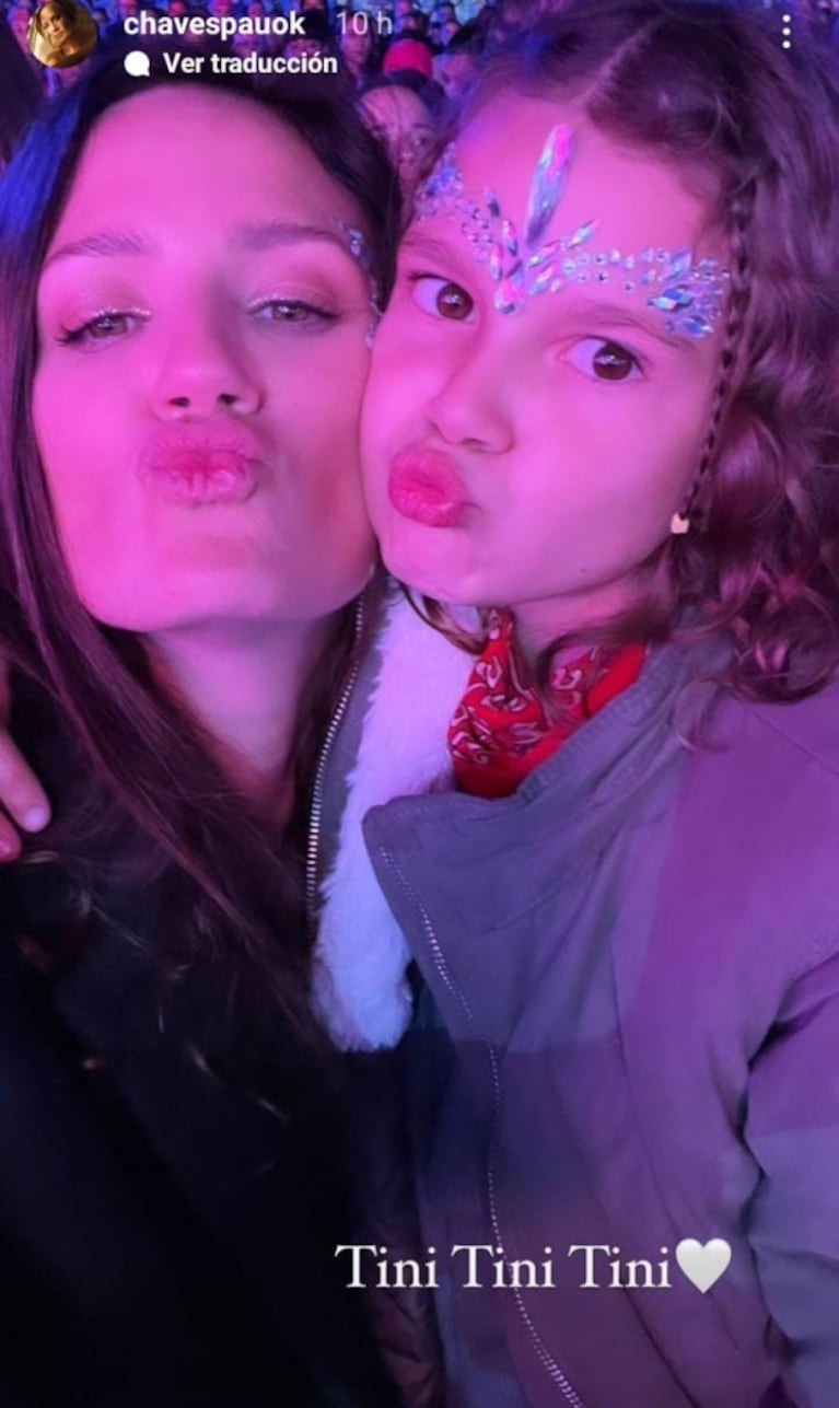 Paula Chaves y su hija Olivia fueron al recital de Tini Stoessel: la reacción de la cantante