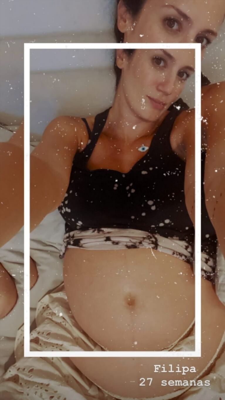 Paula Chaves y una dulce postal de su pancita desde su casa: "27 semanas"