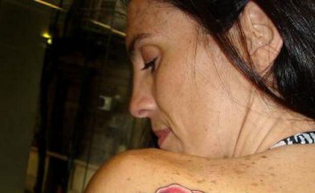 Paula Robles eligió una gran rosa para su espalda (Foto: Web). 