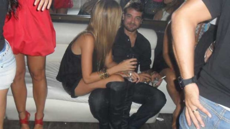 Paula y Peter, a los besos en Paraguay. (Fotos: @karen_soofi, @daykalbermatter).