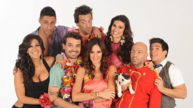 Paula y Peter, con el resto del elenco de Viaje de locura.