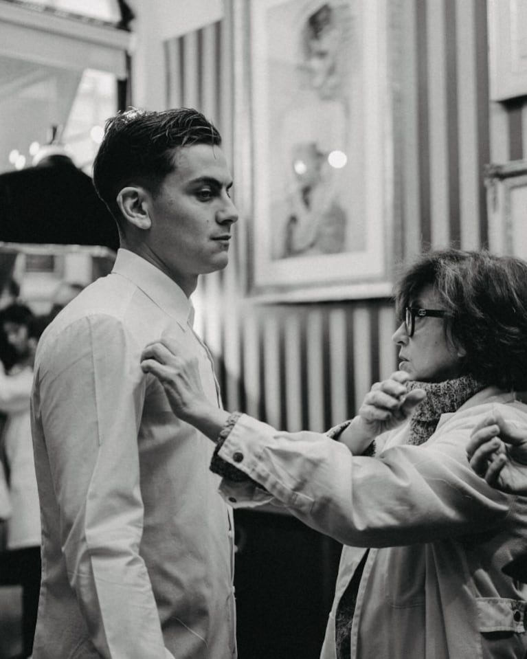 Paulo Dybala se probó el traje para su boda con Oriana Sabatini y lo mostró en redes: la foto