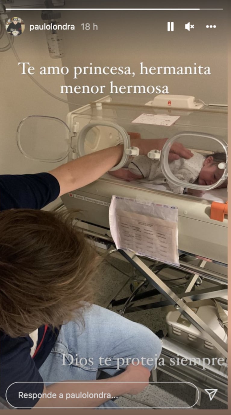 Paulo Londra compartió una foto con su hija recién nacida en la incubadora: "Dios te proteja siempre"