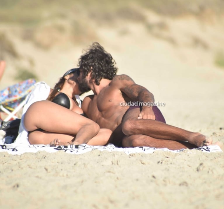 Paz Cornú, súper apasionada con su nuevo novio en Punta del Este: lomazos y mimos en la arena