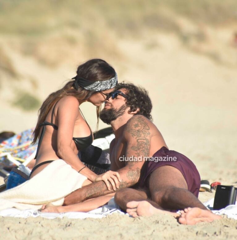 Paz Cornú, súper apasionada con su nuevo novio en Punta del Este: lomazos y mimos en la arena