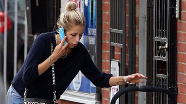 Peaches Geldof, en un curioso accidente con su bebé. (Foto: The Sun)