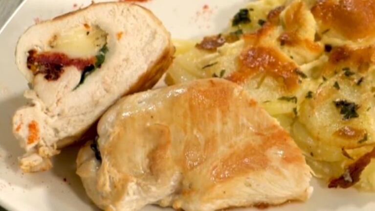 Pechuga de pollo rellena con milhojas de papa: una receta distinta para tu mesa