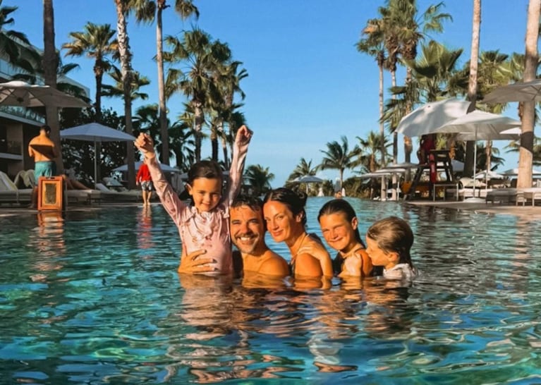 Pedro Alfonso y Paula Chaves son sus tres hijos