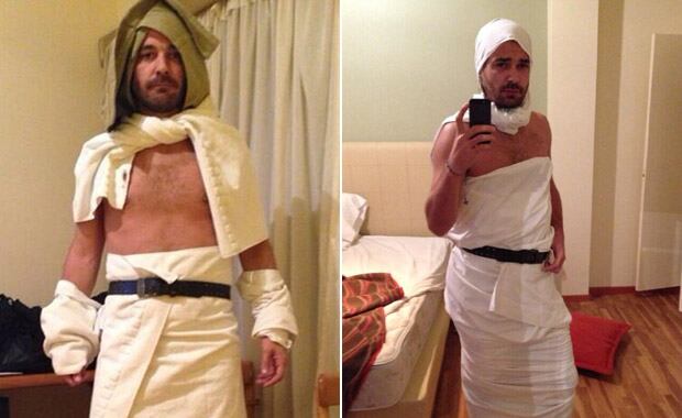  Pedro Alfonso y su "ingenioso" y divertido vestuario a falta de su equipaje. (Foto. Twitter)