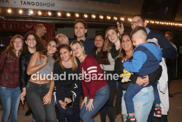 Pedro Alonso, "Berlín" de La Casa de Papel, revolucionó la noche porteña: show de gestos y súper buena onda con sus fans