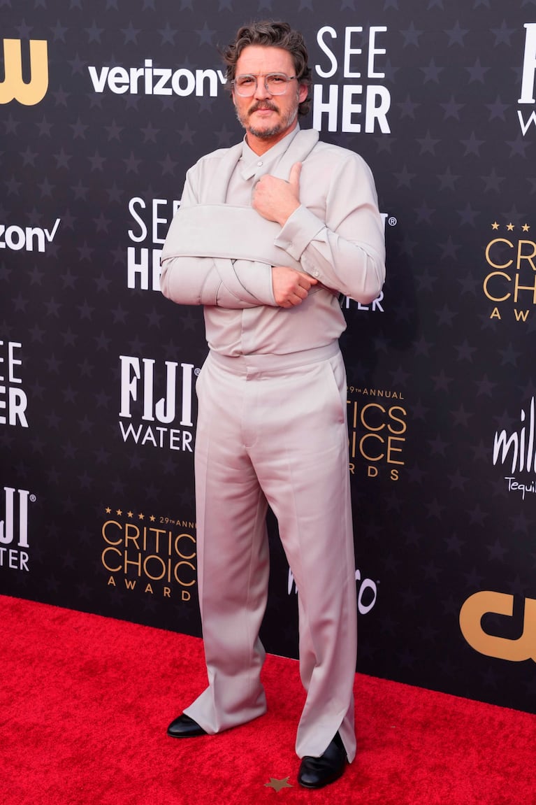 Pedro Pascal en la alfombra roja de los Critics choice Awards 2024 (Fotos: Reter - AP- EFE - AFP)