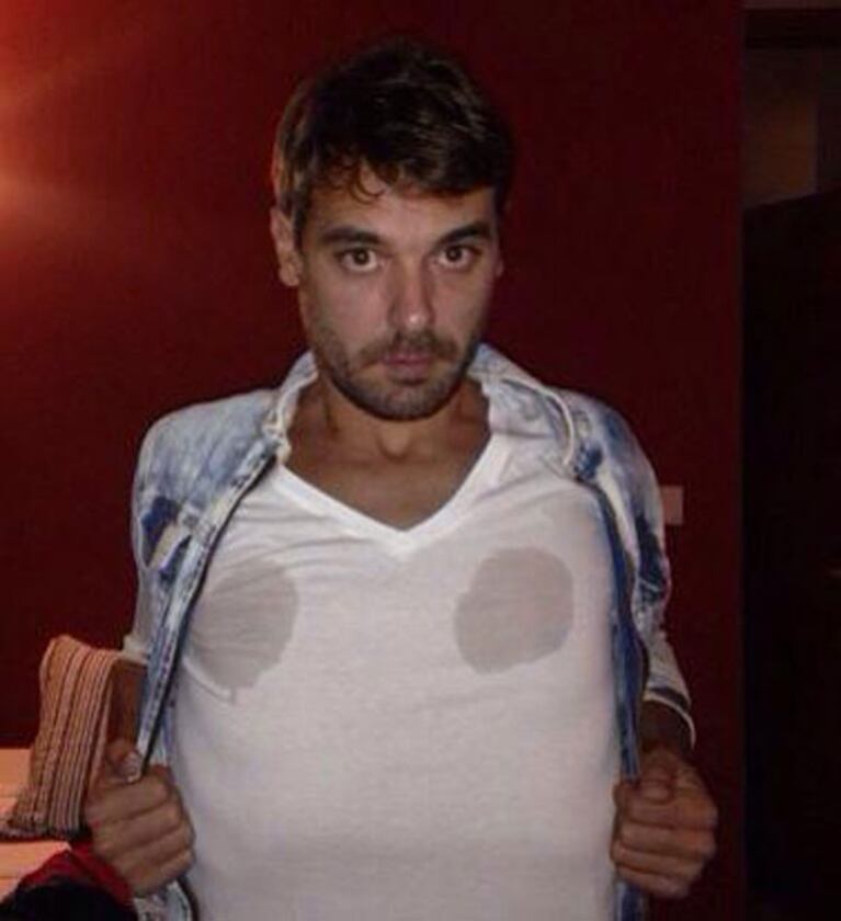 Pedro realizó una divertida parodia de la foto hot de Paula en Gente (Foto: Twitter) 