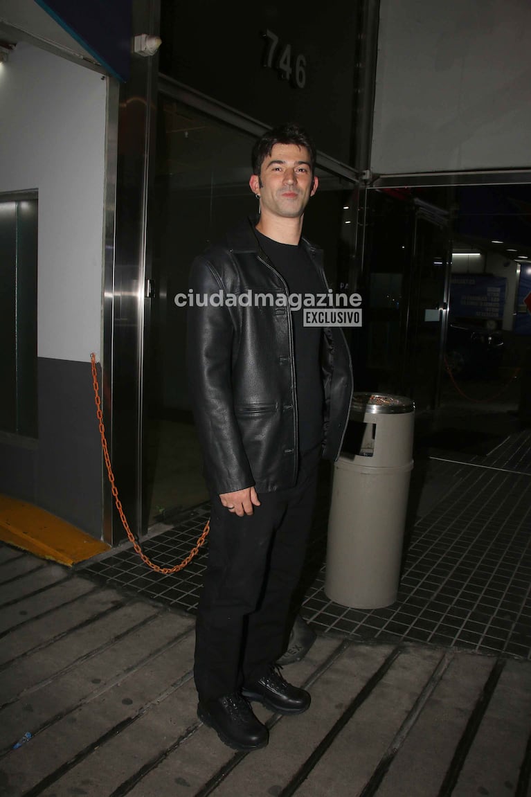 Pedro Rosemblat debutó en su unipersonal en la calle Corrientes (Foto: Movilpress).