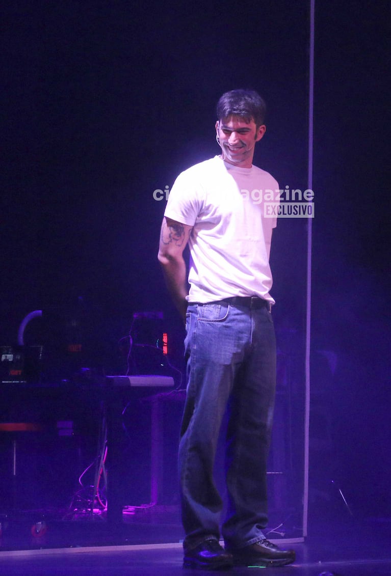 Pedro Rosemblat debutó en su unipersonal en la calle Corrientes (Foto: Movilpress).