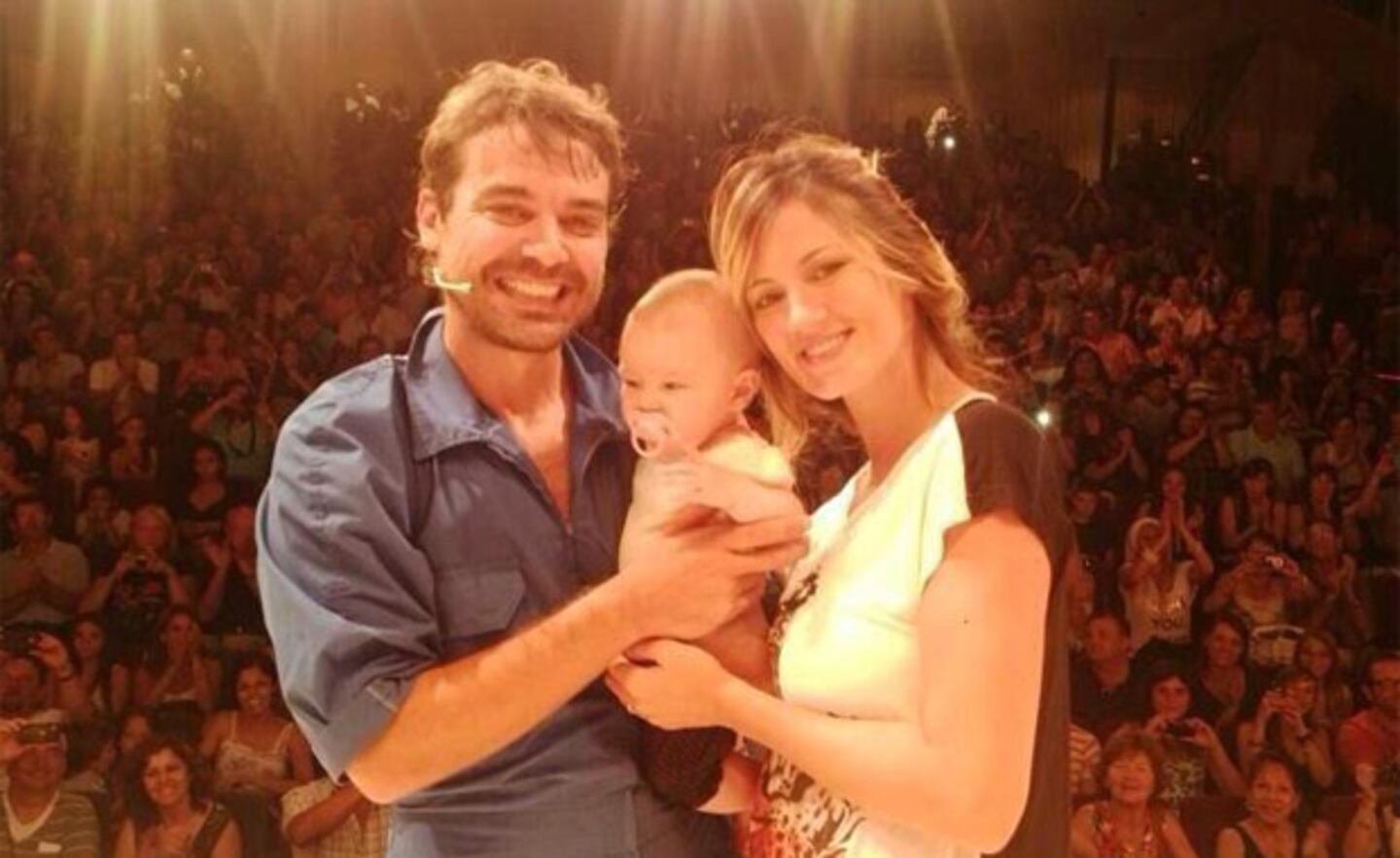 Pedro y Paula junto a Olivia en el teatro. (Foto: Twitter)